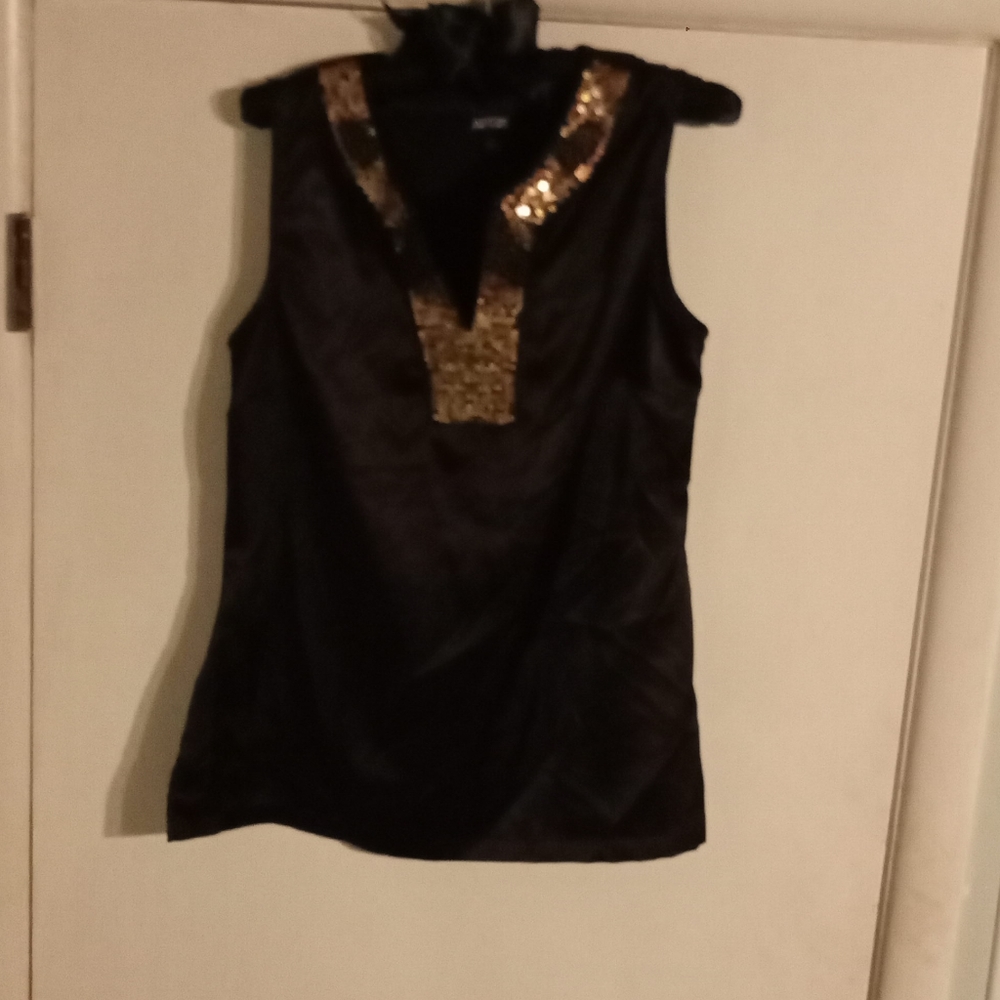 Gorgeous Apt. 9 tunic top in perfect condition